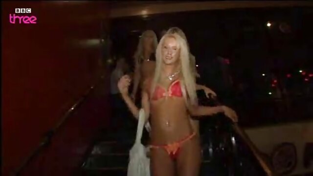 A donné à ma femme un vibromasseur super cher avec un cadre en or, video sexe porno dingue maintenant elle m'a oublié et se masturbe constamment devant mes yeux