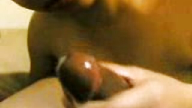 La brune aux gros seins Bitoni baise video x adultes en anal et lèche le sperme