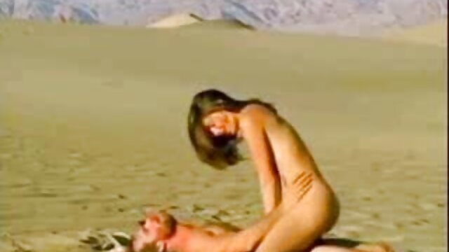 Une jeune femme en collants branle un pénis video porno la plus vue au monde au nouveau mari de sa mère alors qu'elle n'est pas à la maison