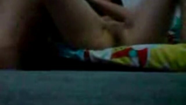 Yoga vidéo x lesbienne indien enceinte indienne se tient en levrette avec la chatte ouverte et laisse coq blanc