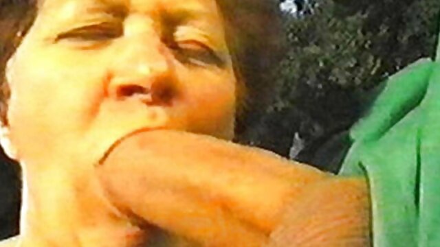 La musulmane kazybulinka caresse le pénis avec sa bouche, versant du lait maternel nikita bellucci porn video sur la tête