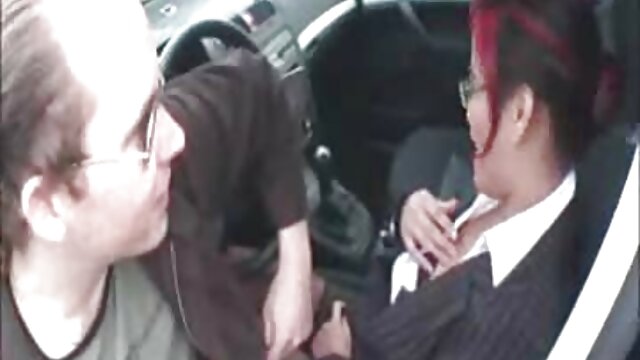 Des hommes chauds avec de grosses bites ont organisé un grand sexe en groupe avec une rousse xxx video pormo