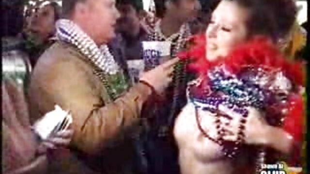 Il a poussé une arménienne aux cheveux noirs porno dingue video dans une chatte et a fini dans sa bouche quand elle a léché sa queue avec une langue de velours
