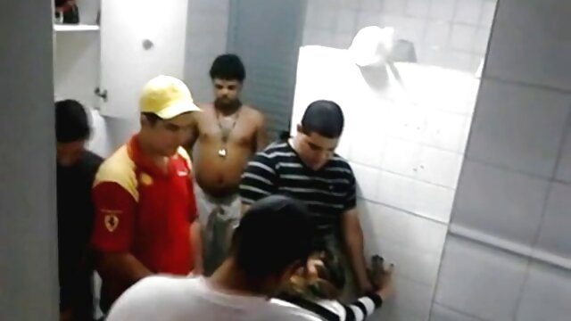 Deux beaux gays gonflés se site vidéo x déchirent le cul