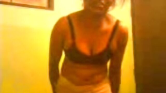 Une connaissance a proposé de faire video gros sein gratuit un tour au centre de la fille et, en chemin, il s'est déshabillé et violé au lieu de payer
