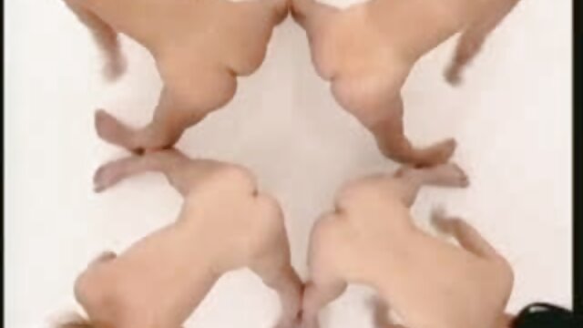 Enfonce une bite dans video gay porno amateur le cul de la masseuse, essayant de sentir l'entrée de l'anus avec sa tête