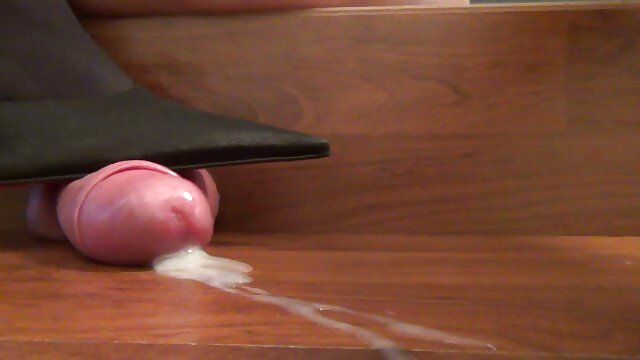 Un mec mignon a déchiré le xxx vidéo gratuit jean d'une beauté au cul phat et l'a mise en anal