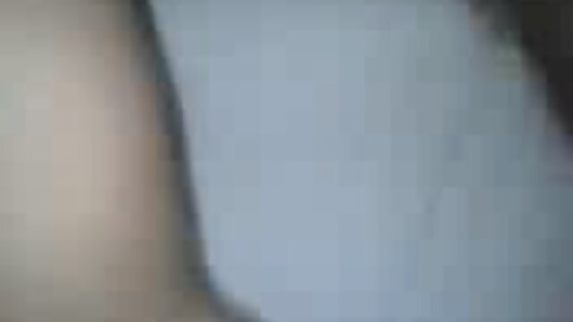 Une vieille bite a baisé une jeune étudiante et lui a donné vidéos xxx xx du crédit
